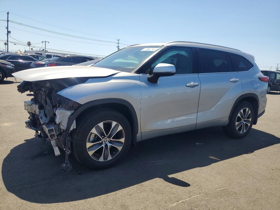 61984796 :رقم المزاد ، 5TDHBRCH5NS557834 vin ، 2022 Toyota Highlander Hybrid مزاد بيع