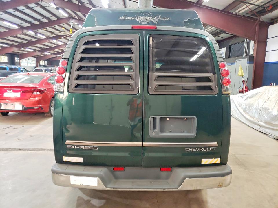 61397526 :رقم المزاد ، 1GBFG15W721164727 vin ، 2002 Chevrolet Express G1500 مزاد بيع