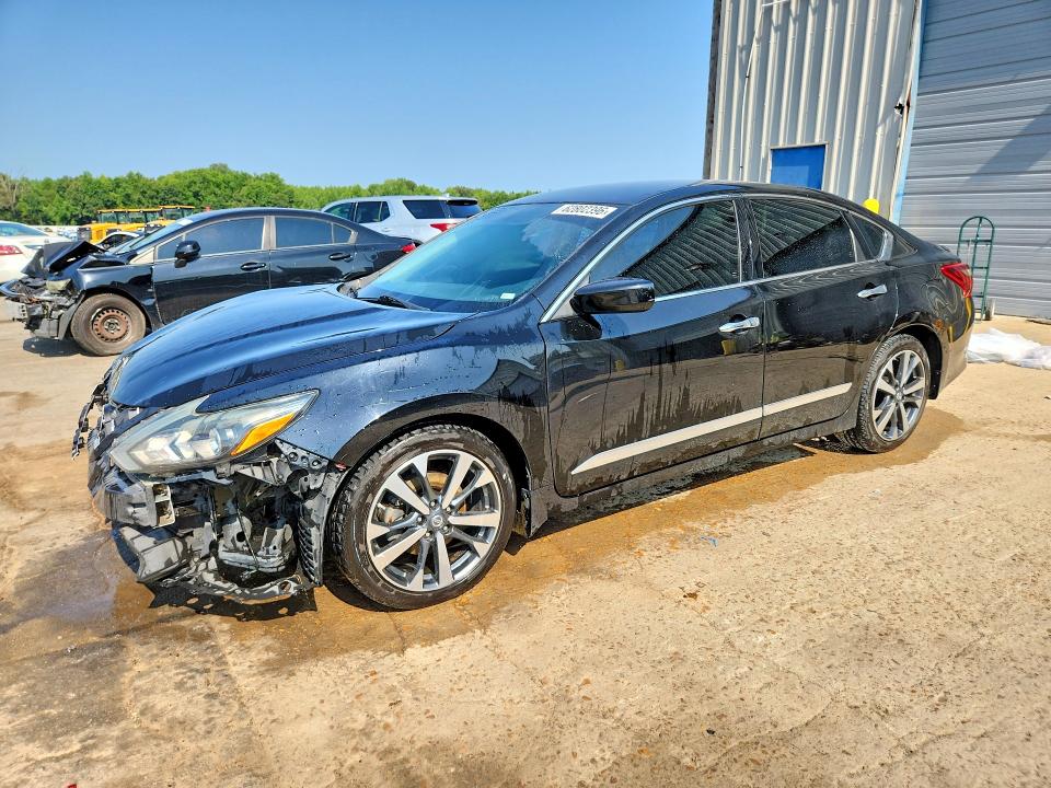 Продажа на аукционе авто 2017 Nissan Altima, vin: 1N4AL3AP7HC120211, номер лота: 62802396