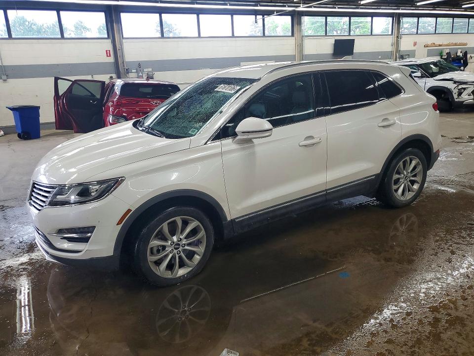 Продажа на аукционе авто 2017 Lincoln Mkc, vin: 5LMCJ2D99HUL12586, номер лота: 61870106