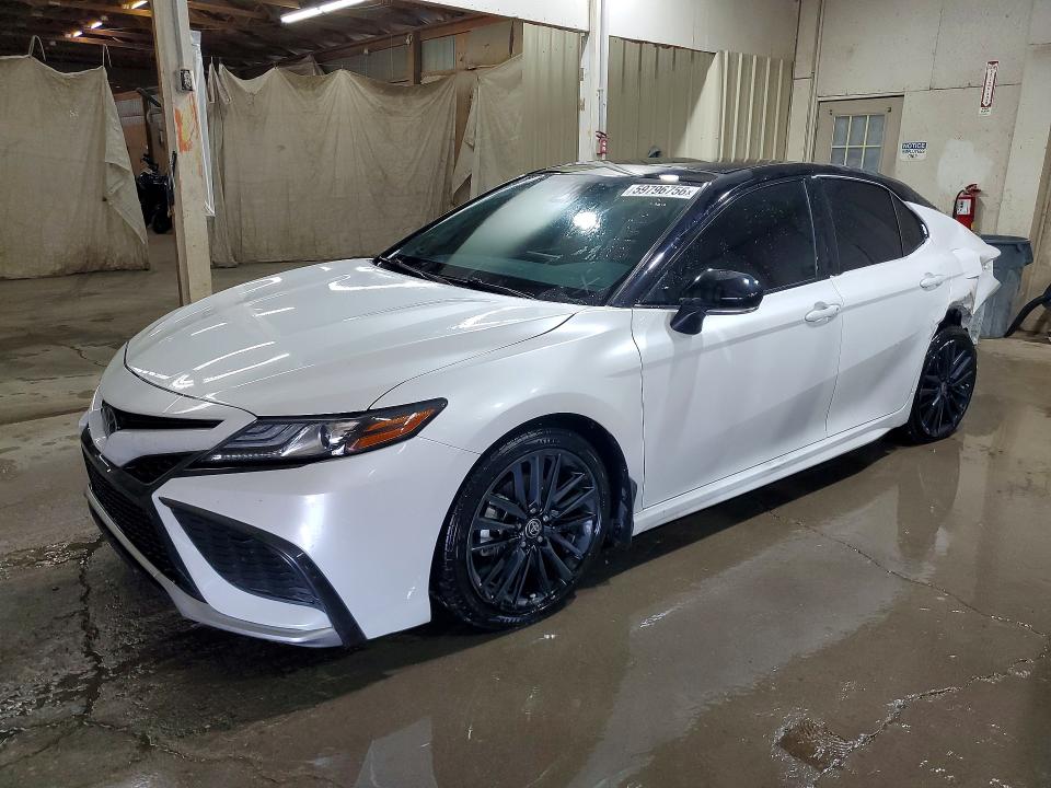 59796756 :رقم المزاد ، 4T1K61AK2NU018525 vin ، 2022 Toyota Camry مزاد بيع