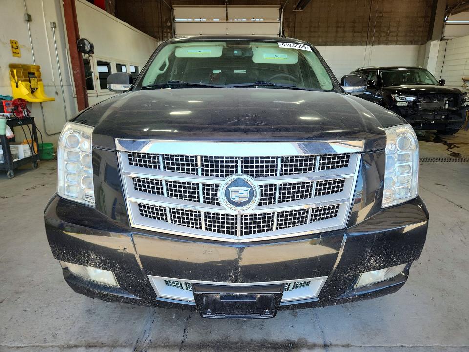 2011 Cadillac Escalade მანქანა იყიდება აუქციონზე, vin: 1GYS4KEF6BR155814, აუქციონის ნომერი: 61032006