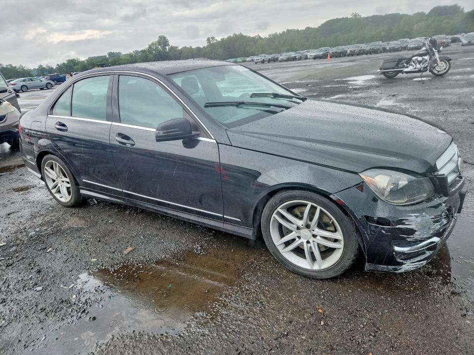 2013 Mercedes-benz C მანქანა იყიდება აუქციონზე, vin: WDDGF8AB8DR276753, აუქციონის ნომერი: 61673276