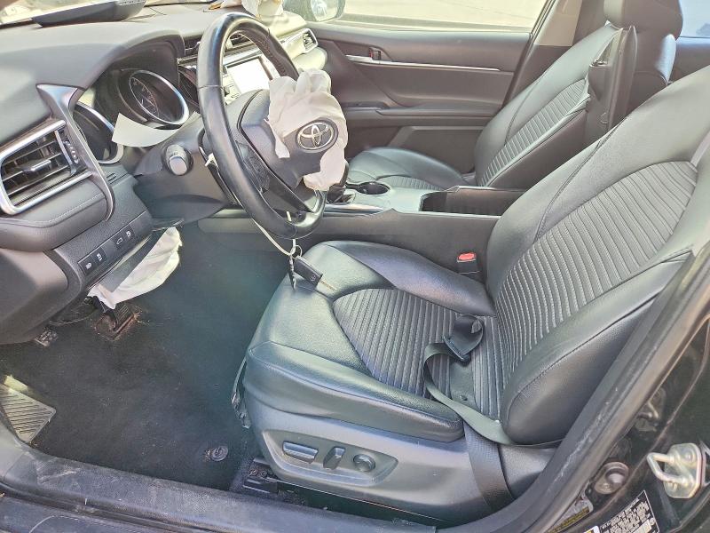 60826466 :رقم المزاد ، 4T1B11HK4JU083939 vin ، 2018 Toyota Camry مزاد بيع