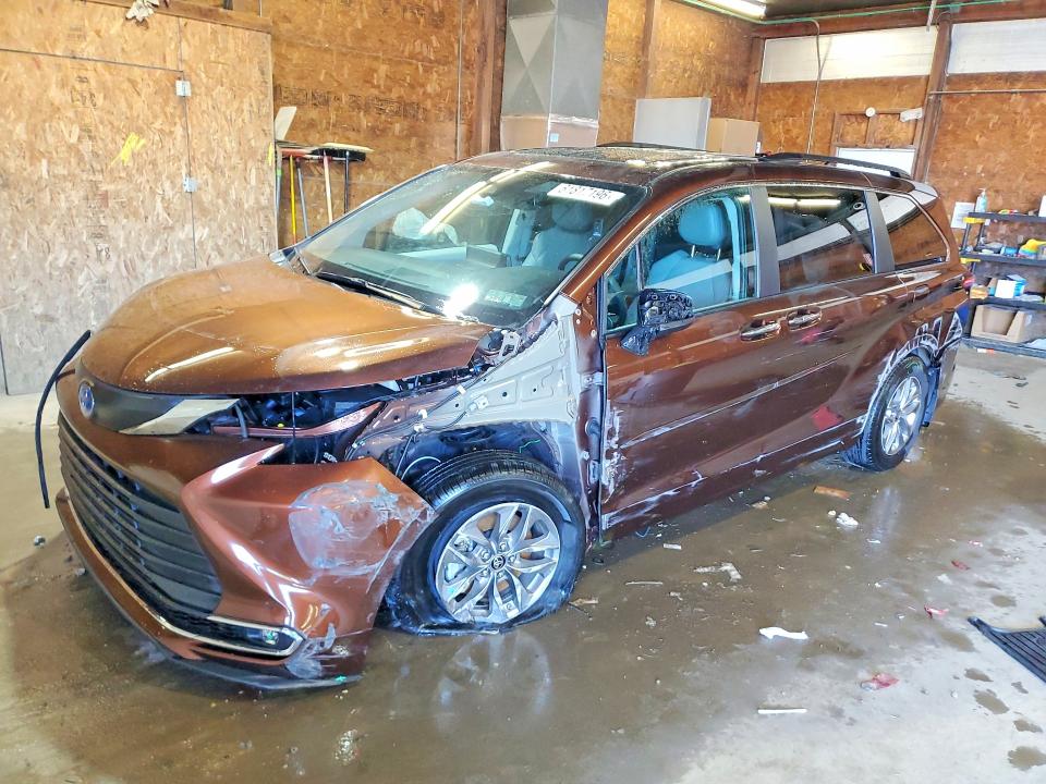 Auction sale of the 2024 Toyota Sienna, vin: 5TDYSKFC7RS136937, lot number: 61817196