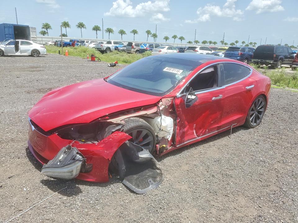 60870116 :رقم المزاد ، 5YJSA1E47JF239703 vin ، 2018 Tesla Model S مزاد بيع