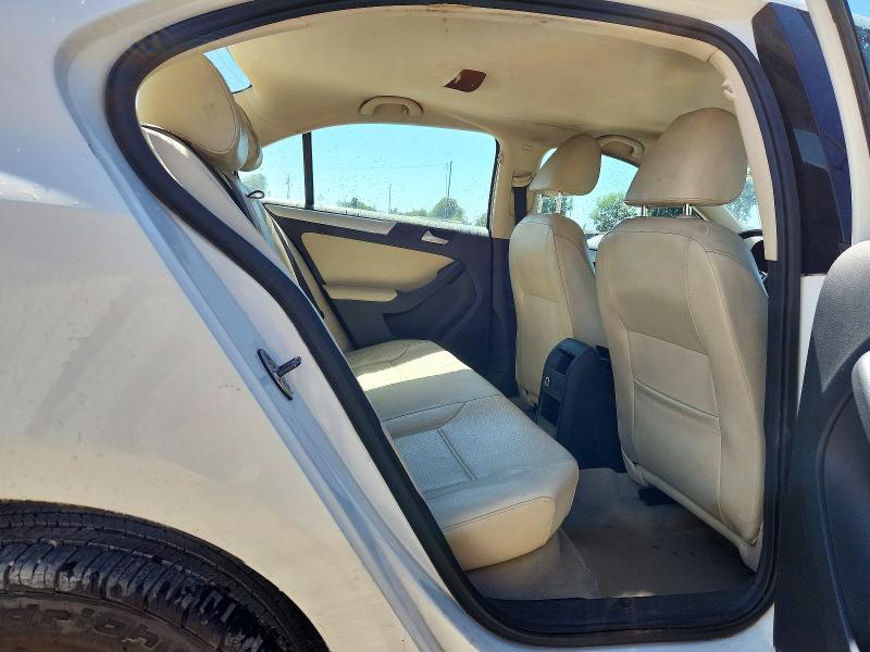 61735636 :رقم المزاد ، 3VWDP7AJ5DM450823 vin ، 2013 Volkswagen Jetta مزاد بيع