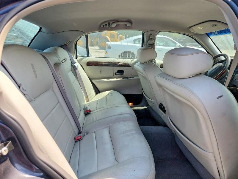 59534566 :رقم المزاد ، 1LNHM82WX1Y722520 vin ، 2001 Lincoln Town Car مزاد بيع