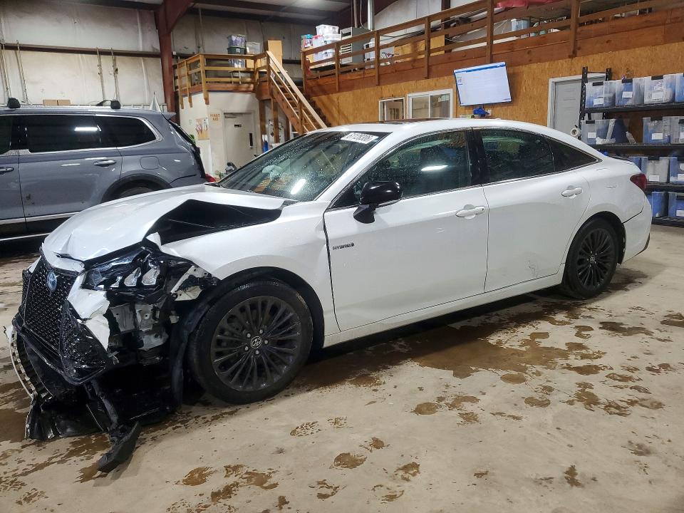 61128306 :رقم المزاد ، 4T1E21FB8LU013585 vin ، 2020 Toyota Avalon مزاد بيع