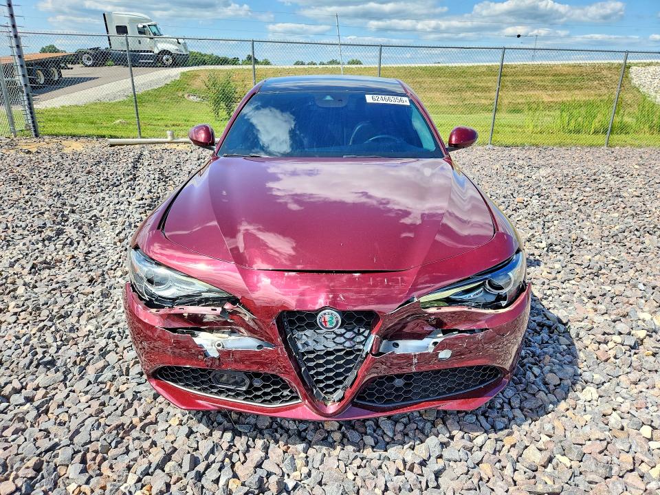 62466356 :رقم المزاد ، ZARFAEDN1H7561231 vin ، 2017 Alfa Romeo Giulia مزاد بيع