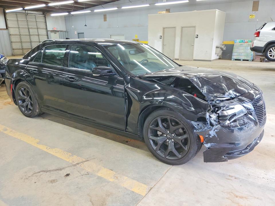 Продажа на аукционе авто 2023 Chrysler 300, vin: 2C3CCABG0PH561037, номер лота: 61989386