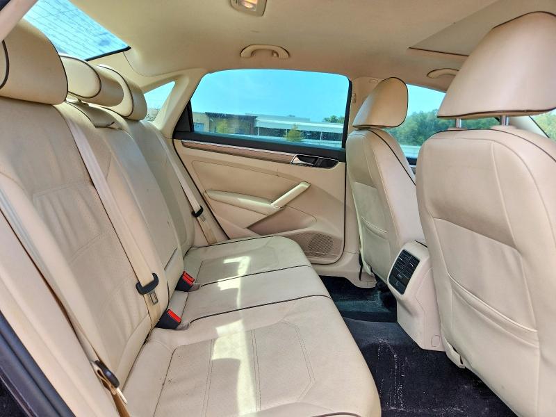 61906726 :رقم المزاد ، 1VWBT7A36HC026563 vin ، 2017 Volkswagen Passat مزاد بيع