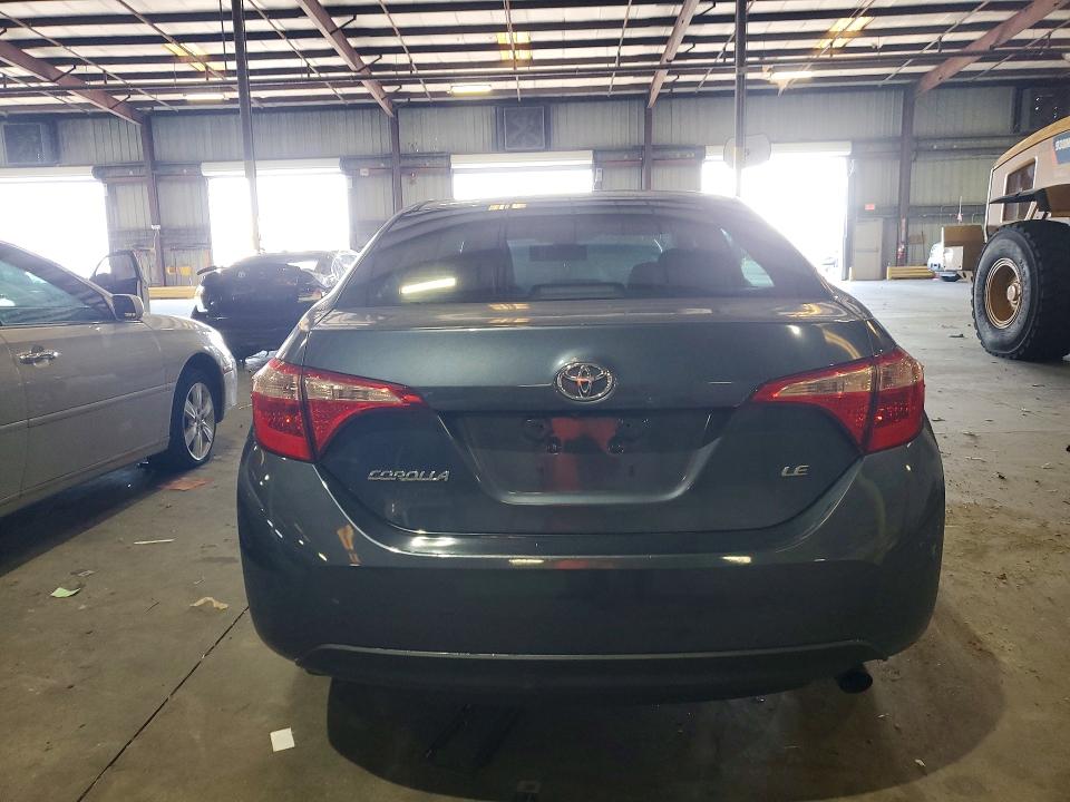 59292936 :رقم المزاد ، 5YFBURHE2JP753327 vin ، 2018 Toyota Corolla مزاد بيع