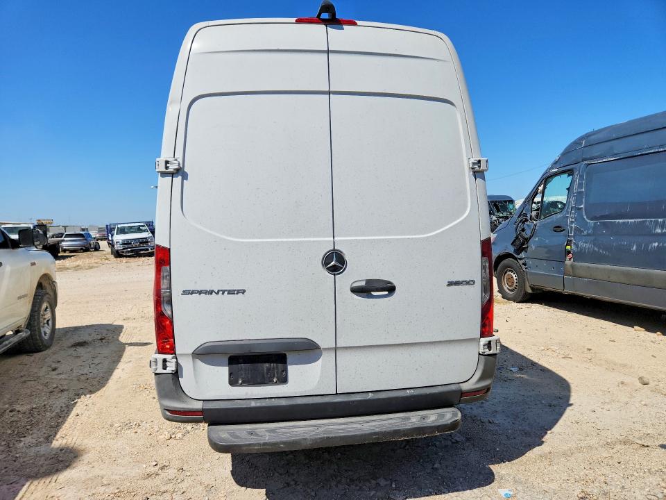 63683266 :رقم المزاد ، W1Y4DDHY1NT103307 vin ، 2022 Mercedes-benz Sprinter مزاد بيع
