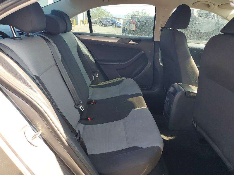 61553506 :رقم المزاد ، 3VW2B7AJ8HM404852 vin ، 2017 Volkswagen Jetta مزاد بيع