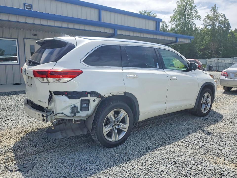 59621836 :رقم المزاد ، 5TDDZRFH3JS882353 vin ، 2018 Toyota Highlander مزاد بيع