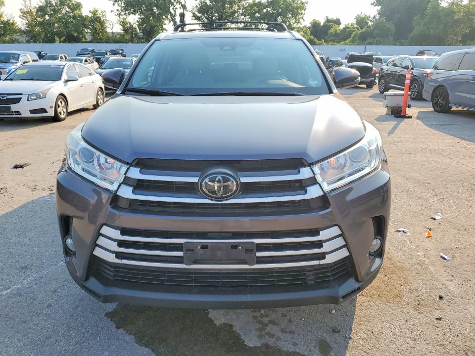 62932836 :رقم المزاد ، 5TDJZRFH9KS578819 vin ، 2019 Toyota Highlander مزاد بيع