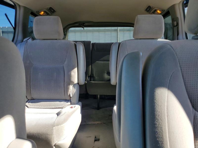 60628906 :رقم المزاد ، 5TDZA23C84S210287 vin ، 2004 Toyt Sienna مزاد بيع