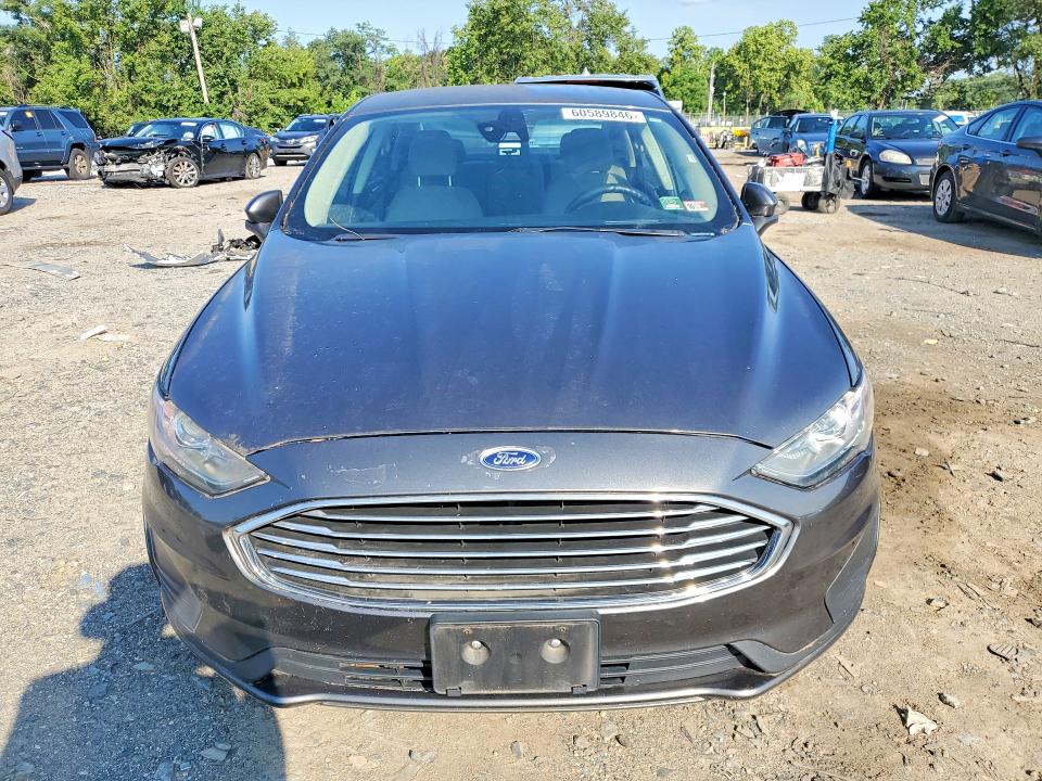 60589846 :رقم المزاد ، 3FA6P0G70KR281105 vin ، 2019 Ford Fusion مزاد بيع