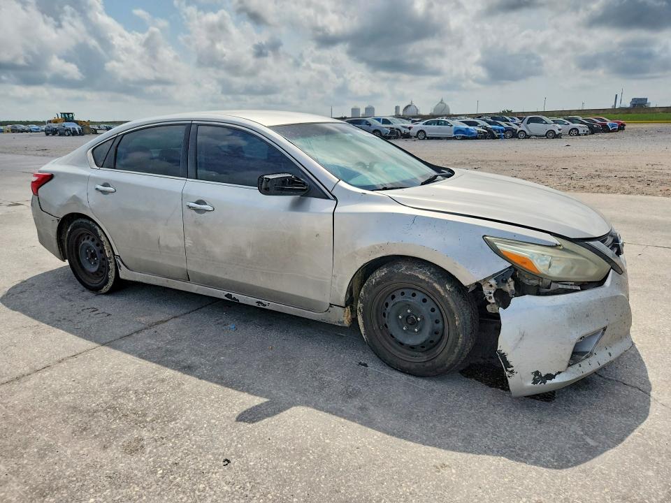 2018 Nissan Altima მანქანა იყიდება აუქციონზე, vin: 1N4AL3AP5JC250588, აუქციონის ნომერი: 63398476
