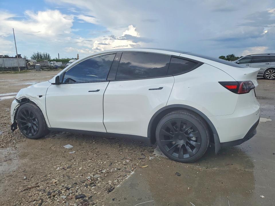 Auction sale of the 2021 Tesla Model Y, vin: 5YJYGAEE8MF284221, lot number: 63318256