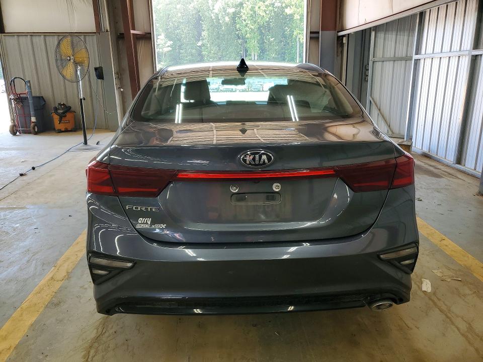 2021 Kia Forte მანქანა იყიდება აუქციონზე, vin: 3KPF24AD3ME352984, აუქციონის ნომერი: 61557796