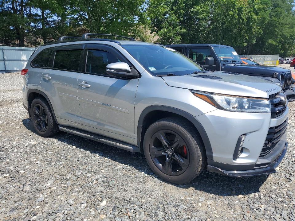 2017 Toyota Highlander მანქანა იყიდება აუქციონზე, vin: 5TDDZRFH4HS375634, აუქციონის ნომერი: 61525616