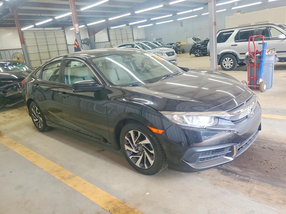 60222946 :رقم المزاد ، 19XFC2F79GE231062 vin ، 2016 Honda Civic مزاد بيع