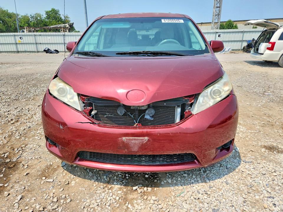 61208946 :رقم المزاد ، 5TDKK3DC9BS031644 vin ، 2011 Toyota Sienna مزاد بيع