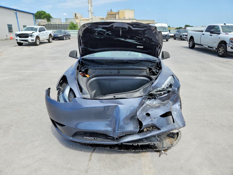 60963606 :رقم المزاد ، 7SAYGAEE5PF661305 vin ، 2023 Tesla Model Y مزاد بيع