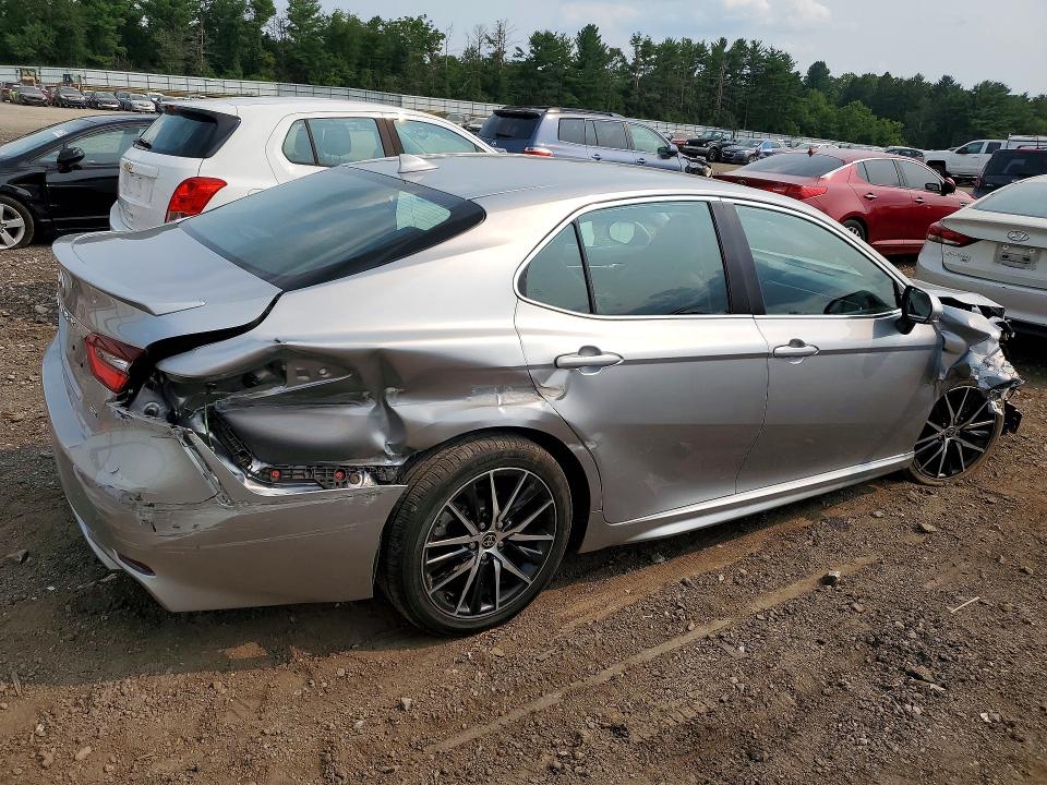 62956486 :رقم المزاد ، 4T1G11AKXNU627723 vin ، 2022 Toyota Camry مزاد بيع