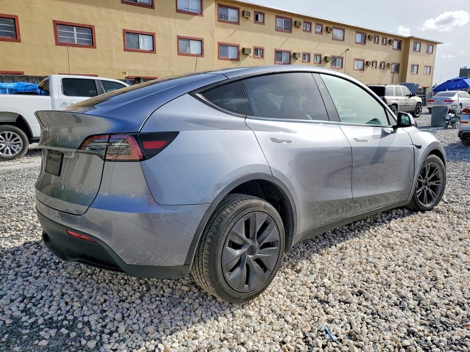 60630146 :رقم المزاد ، 7SAYGAEE4RF209879 vin ، 2024 Tesla Model Y مزاد بيع