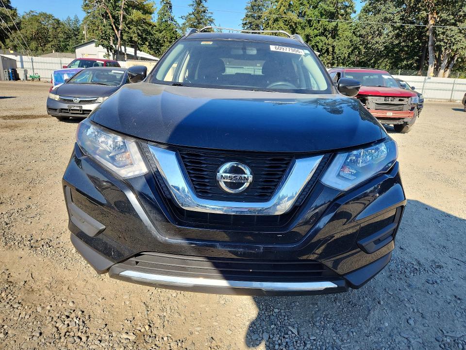 60977906 :رقم المزاد ، KNMAT2MV8JP585934 vin ، 2018 Nissan Rogue مزاد بيع