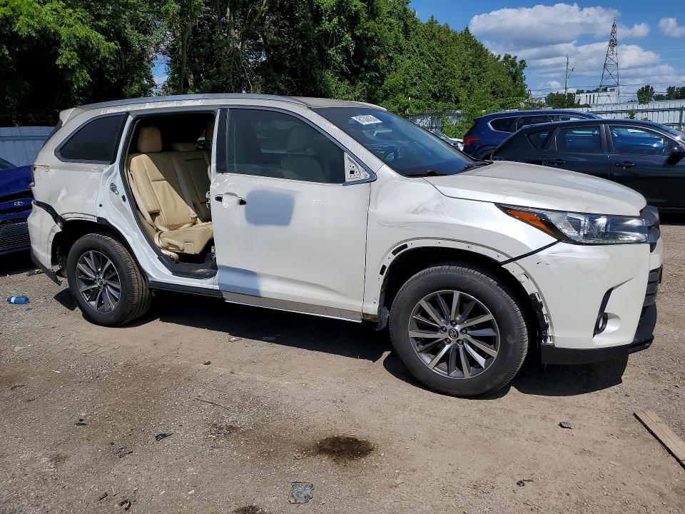61308166 :رقم المزاد ، 5TDJZRFH7JS553075 vin ، 2018 Toyota Highlander مزاد بيع