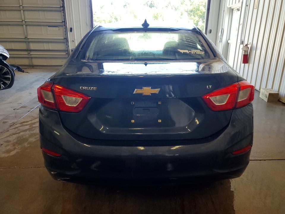 62776466 :رقم المزاد ، 1G1BE5SM8J7183978 vin ، 2018 Chevrolet Cruze مزاد بيع