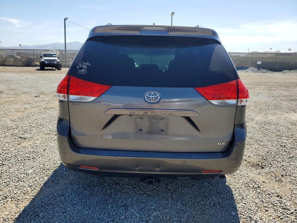 62866356 :رقم المزاد ، 5TDYK3DC7BS085860 vin ، 2011 Toyota Sienna مزاد بيع