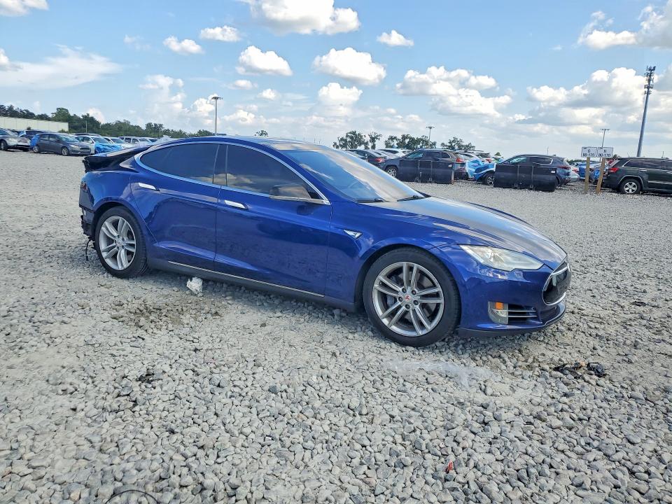 62500746 :رقم المزاد ، 5YJSA1E2XFF105337 vin ، 2015 Tesla Model S مزاد بيع