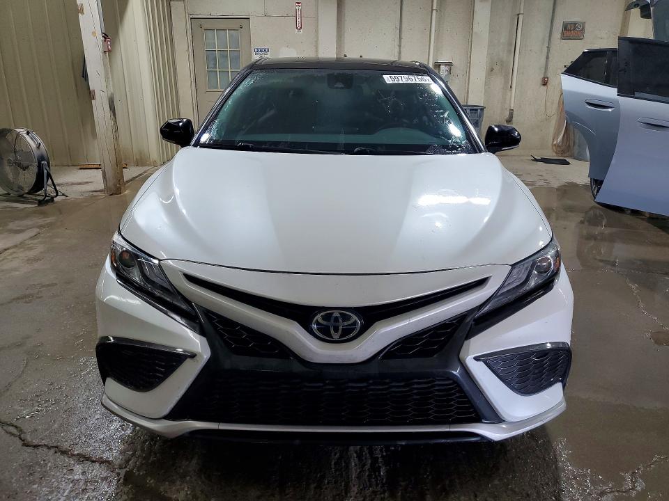 59796756 :رقم المزاد ، 4T1K61AK2NU018525 vin ، 2022 Toyota Camry مزاد بيع