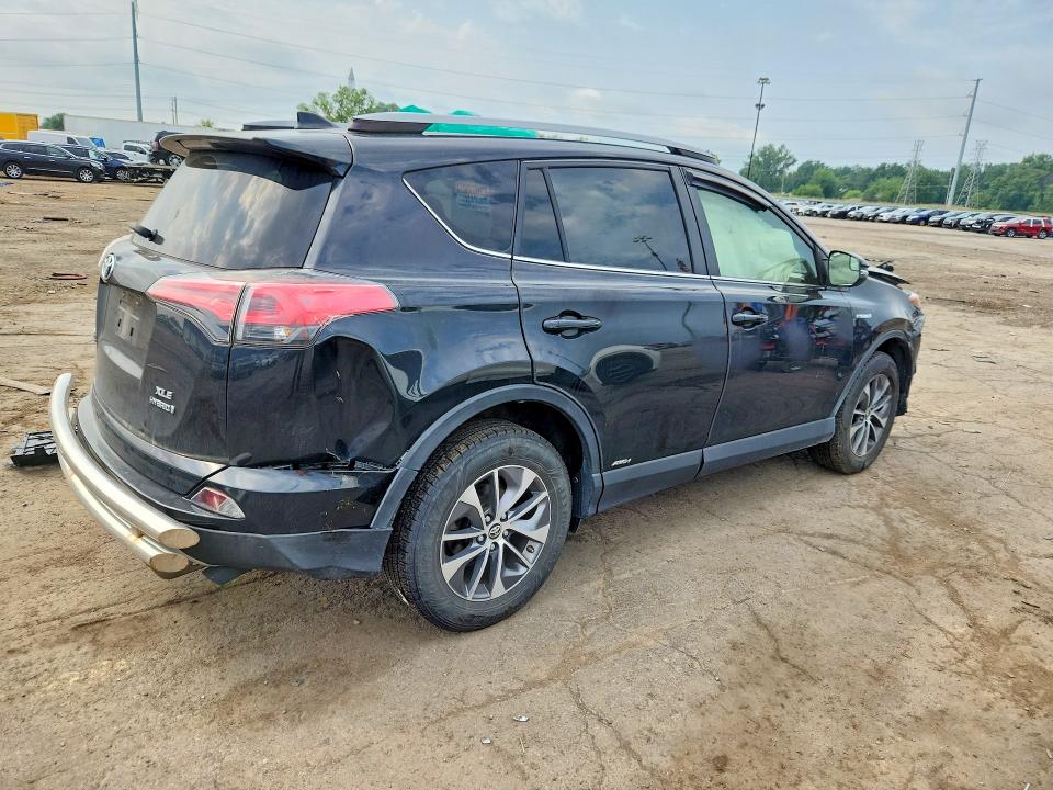 61882356 :رقم المزاد ، JTMRJREV3HD137094 vin ، 2017 Toyota Rav4 Hybrid مزاد بيع