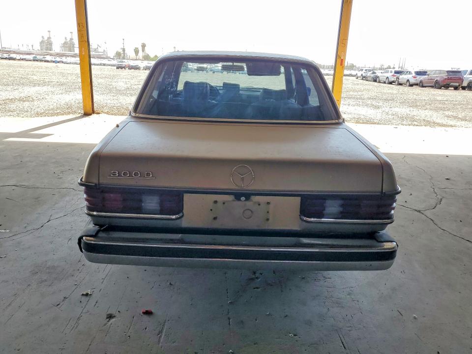 60393136 :رقم المزاد ، WDBAB33AXEA006277 vin ، 1984 Mercedes-benz 300 مزاد بيع