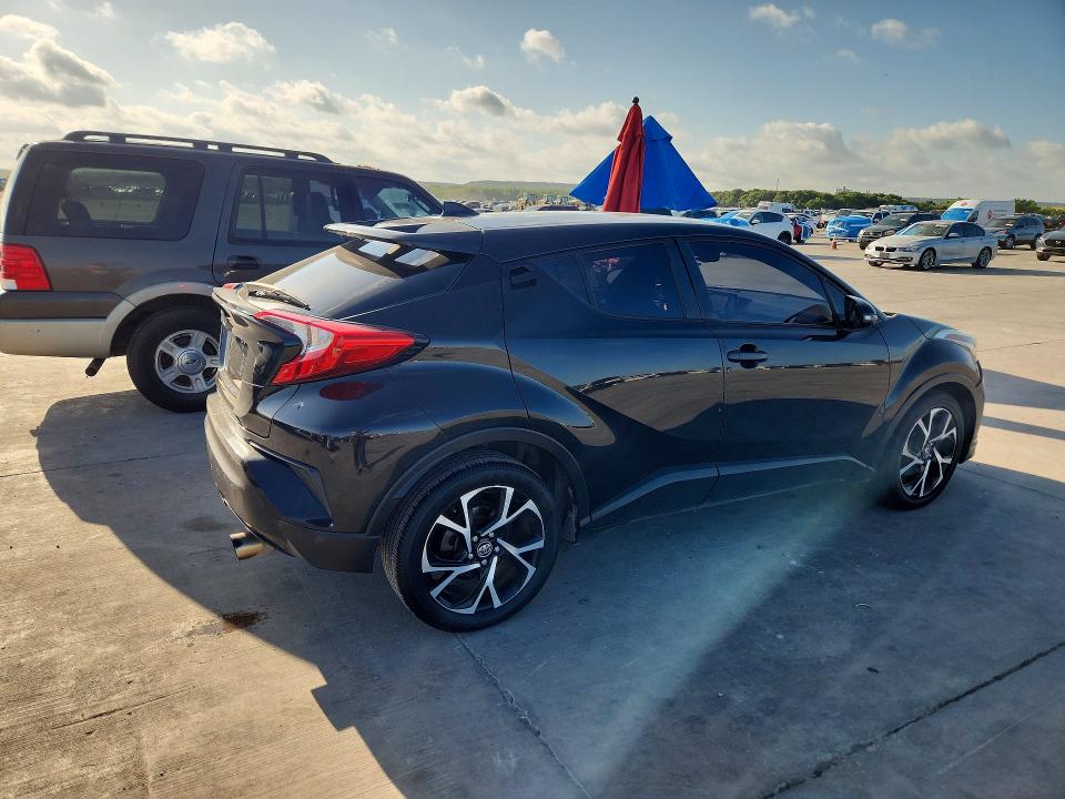 59218556 :رقم المزاد ، NMTKHMBX1JR015333 vin ، 2018 Toyota C-hr مزاد بيع