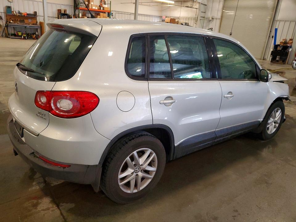 2011 Volkswagen Tiguan მანქანა იყიდება აუქციონზე, vin: WVGBV7AX9BW506856, აუქციონის ნომერი: 73342365