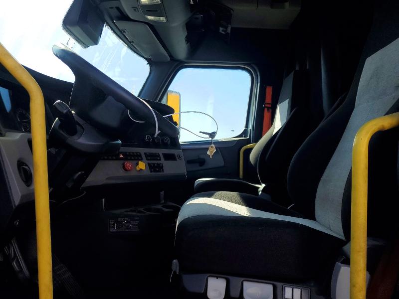 2022 Freightliner Cascadia 126 მანქანა იყიდება აუქციონზე, vin: 3AKJHHDR1NSMT3737, აუქციონის ნომერი: 62614876