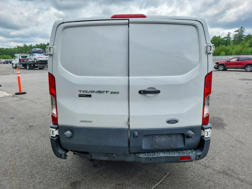 60019246 :رقم المزاد ، 1FTYR2YG5JKA15606 vin ، 2018 Ford Transit مزاد بيع