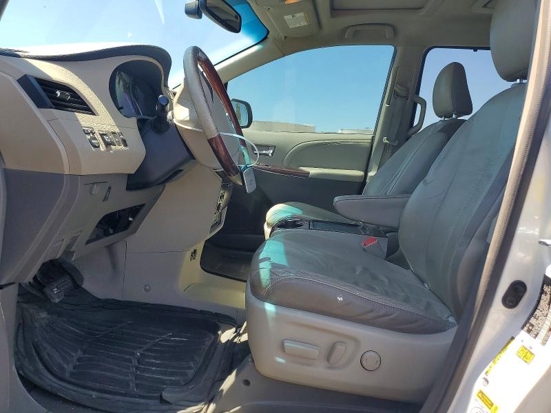 60786666 :رقم المزاد ، 5TDYK3DC3BS030404 vin ، 2011 Toyota Sienna مزاد بيع
