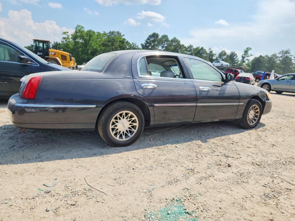 59534566 :رقم المزاد ، 1LNHM82WX1Y722520 vin ، 2001 Lincoln Town Car مزاد بيع