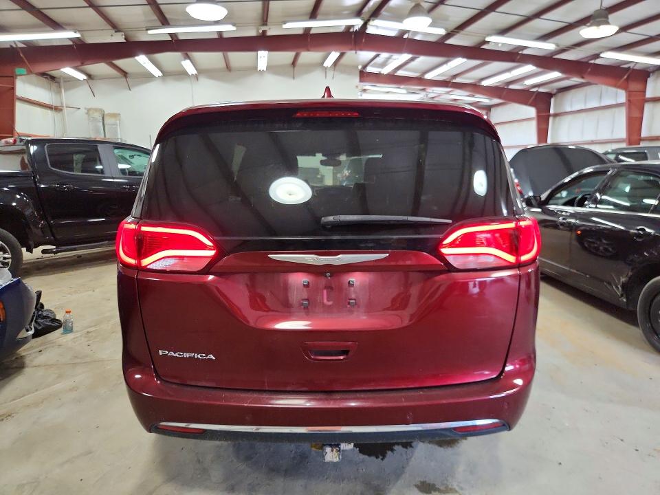 58594096 :رقم المزاد ، 2C4RC1BG7HR588009 vin ، 2017 Chrysler Pacifica مزاد بيع
