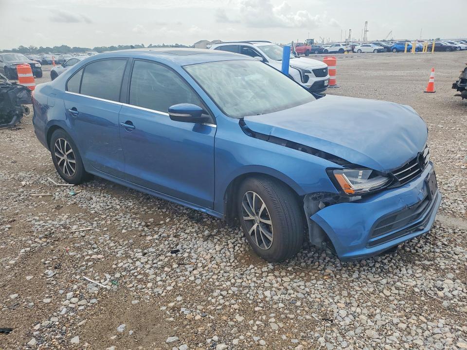 61318256 :رقم المزاد ، 3VWDB7AJ0JM259319 vin ، 2018 Volkswagen Jetta مزاد بيع