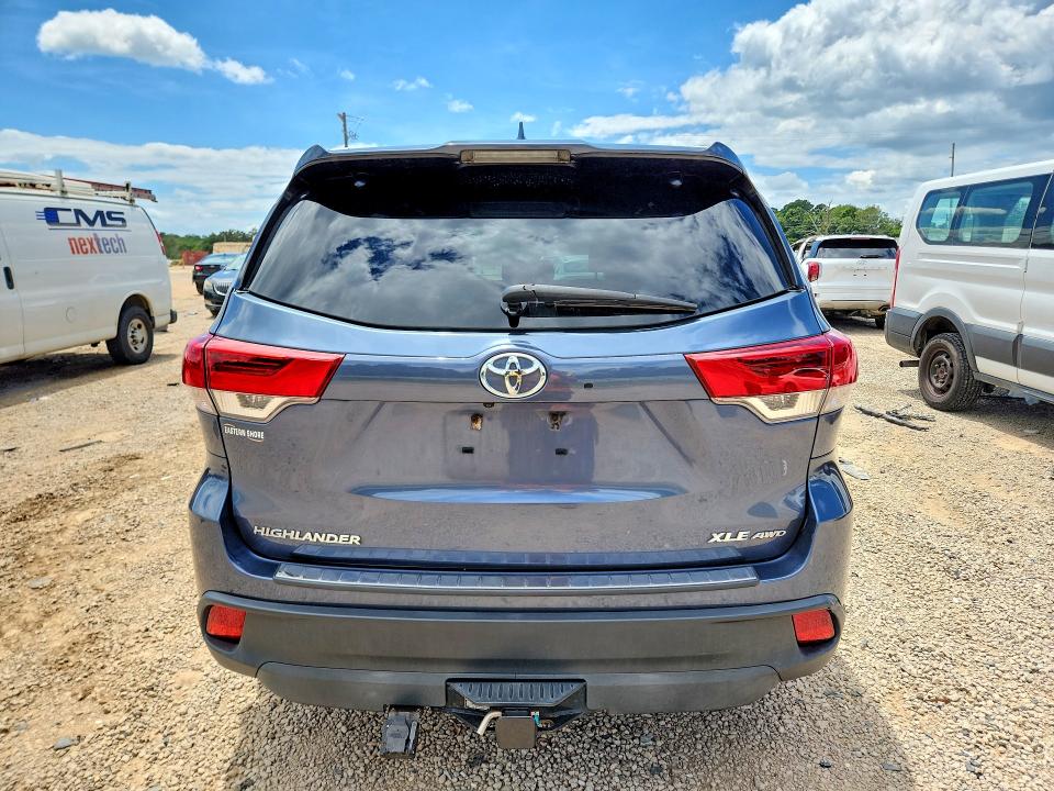 Продажа на аукционе авто 2019 Toyota Highlander, vin: 5TDJZRFH9KS971834, номер лота: 61668506