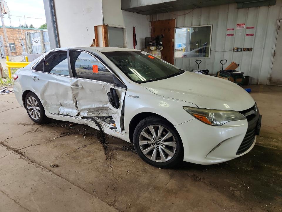 2015 Toyota Camry Hybrid მანქანა იყიდება აუქციონზე, vin: 4T1BD1FK5FU150257, აუქციონის ნომერი: 61494506